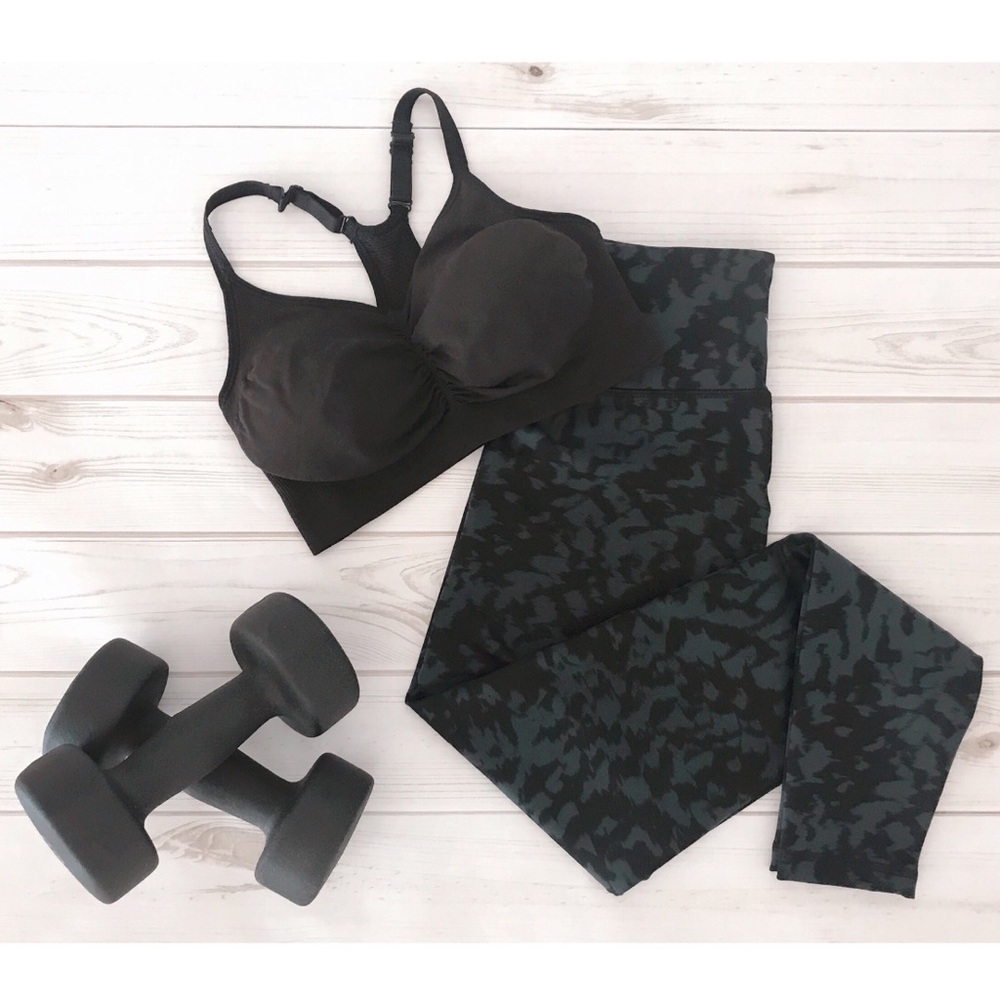 Old Navy Active Fitted Grey & Black leggings (M)